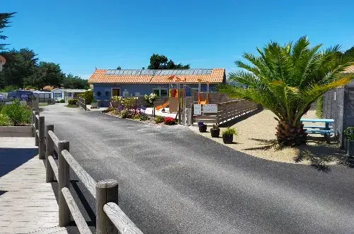 Camping du Vieux Château Tharon Plage 3 étoiles