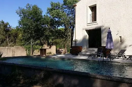 Mas du bois de Nabes Camping naturiste chez l'habitant