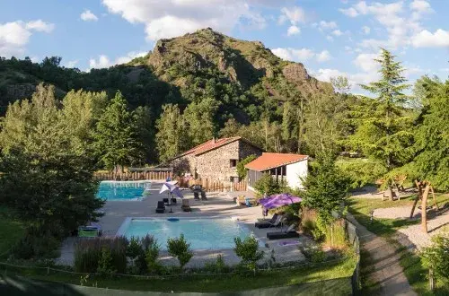 Le CosyCamp  Glamping et Cabane dans les Arbres  Camping Auvergne