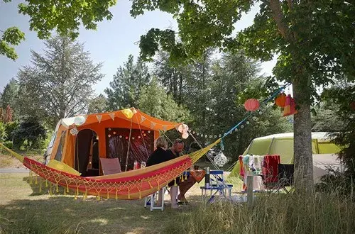 Camping d'Arpheuilles  Bord de l'eau  Vacance en France