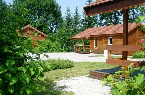 Camping caravaneige Jura Le Champ de Mars