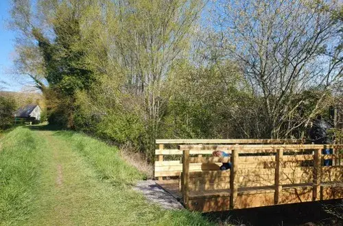 Passerelle accès camping direct Avenue Verte/ accueil vélo