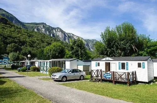 Camping Domaine de La Tour  Camping Hautes Pyrénées