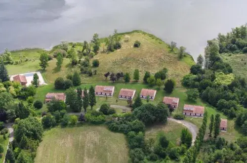 Camping*** les Reflets du Lac  Gîtes familiaux