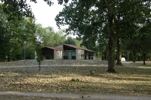 Camping Municipal La Petite Cabane