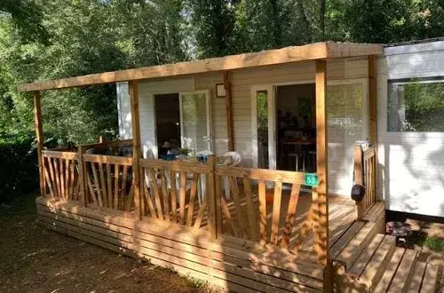 Camping Dordogne  Yelloh! Village Domaine des Chênes Verts
