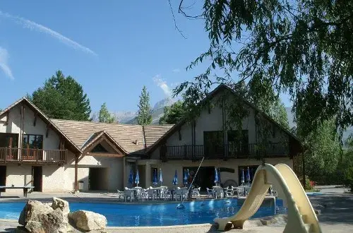 Camping Caravaneige Au Blanc Manteau