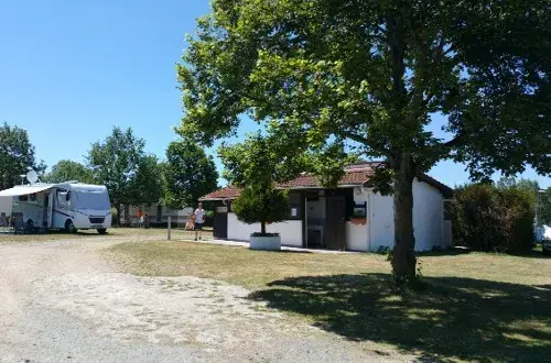 Monsieur ROBIN René proprietaire Aire Naturelle De Camping