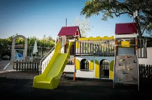 Camping Les Genêts d'Or à Bagnols Sur Cèze
